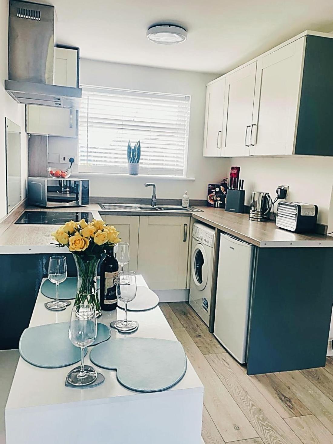 Look No Further Gorgeous Newly Renovated Contemporary Chalet Sandown Bay Holiday Centre Extérieur photo