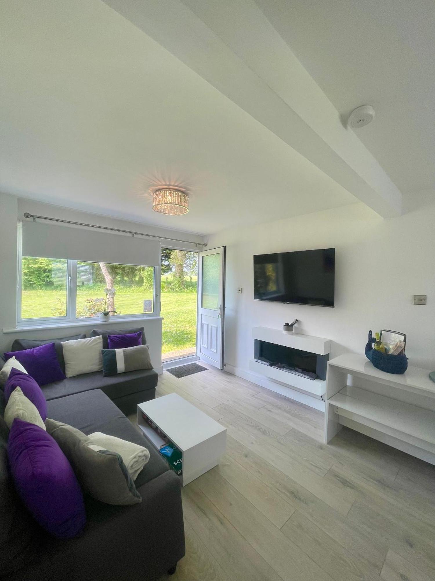 Look No Further Gorgeous Newly Renovated Contemporary Chalet Sandown Bay Holiday Centre Extérieur photo